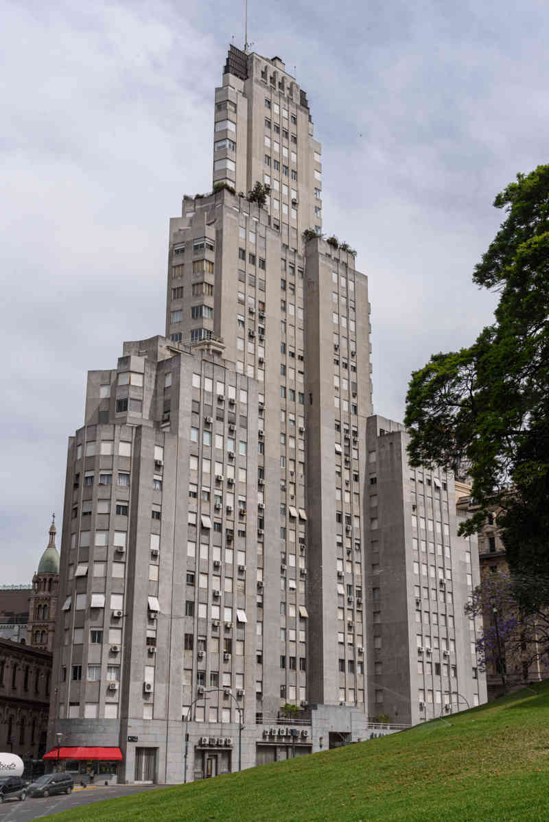 Argentina - Buenos Aires 081 - Retiro - edificio Kavanagh.jpg